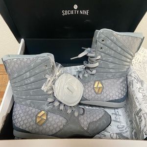 Society Nine Women’s EOS High Top Shoes NWT Gray